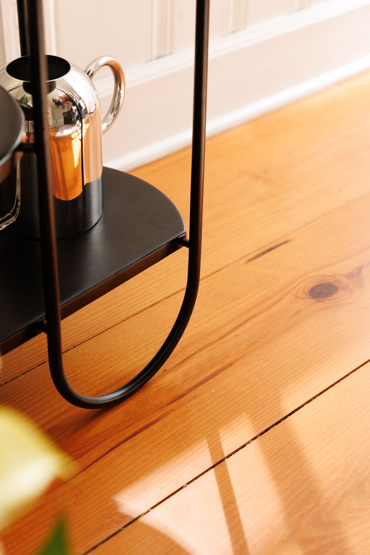 Ellipsa Plant Stand