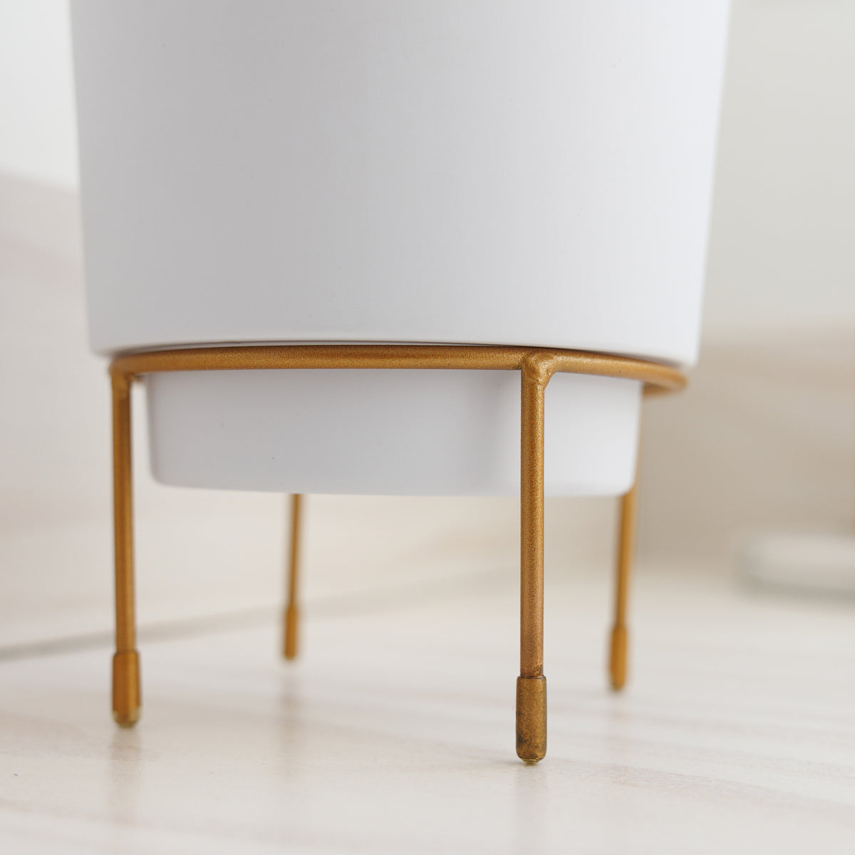 Hopson Planter with Metal Stand